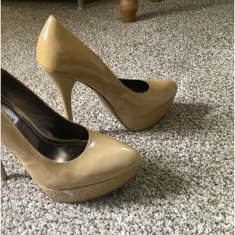 Steve Madden 5 inch nude color patent platform heels